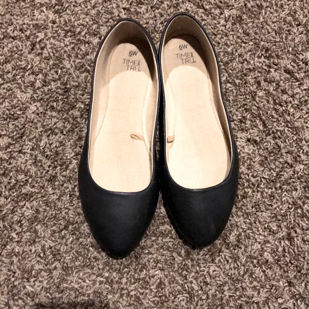 Black ballet flats